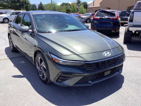 Used 2025 Hyundai Elantra SEL FWD image 6