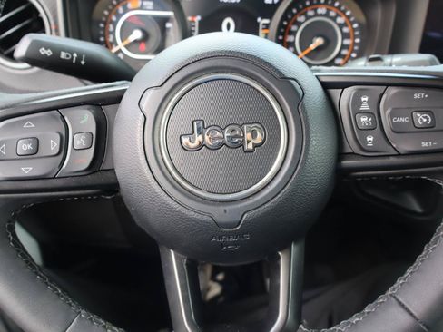 Used 2026 Jeep Wrangler Unlimited Rubicon AWD/4WD image 16