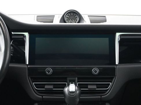 Certified 2023 Porsche Macan image 11