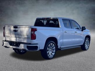 Used 2022 Chevrolet Silverado 1500 High Country w/ Technology Package video 3