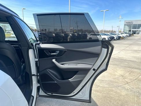 Certified 2025 Audi Q8 Prestige image 29