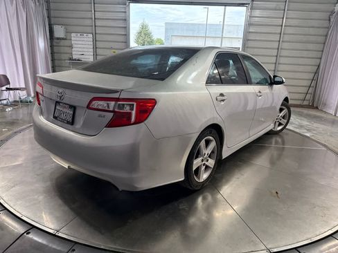 Used 2014 Toyota Camry SE FWD image 5