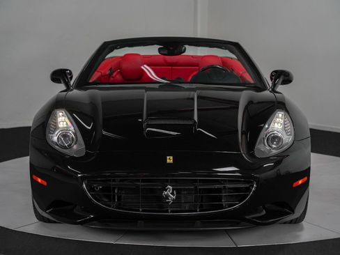 Used 2010 Ferrari California RWD image 12