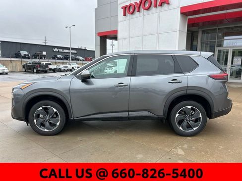 Used 2025 Nissan Rogue SV AWD/4WD image 11