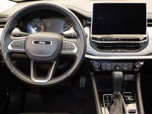 Used 2022 Jeep Compass Latitude image 15