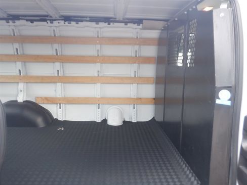 Used 2023 GMC Savana 2500 w/ Driver Convenience Package image 9