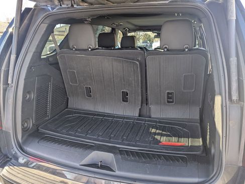 Used 2023 GMC Yukon SLT w/ SLT Premium Package image 26