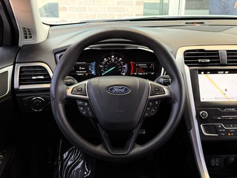 Used 2019 Ford Fusion SE FWD image 25