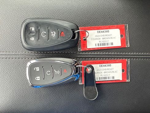 Used 2023 Chevrolet Equinox Premier image 4