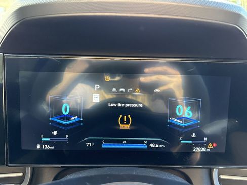 Used 2024 Hyundai Elantra SEL image 28