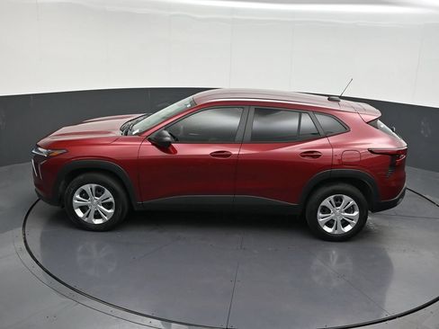 Used 2024 Chevrolet Trax LS FWD image 16