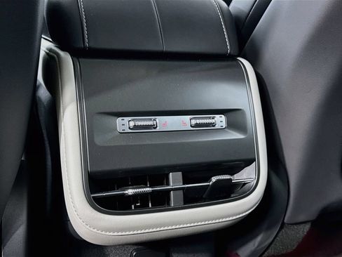 Used 2025 Lincoln Nautilus Reserve AWD/4WD image 14