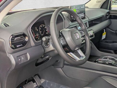 Certified 2025 Honda Pilot Touring image 3