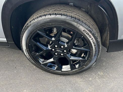 Used 2025 Chevrolet Traverse RS image 36