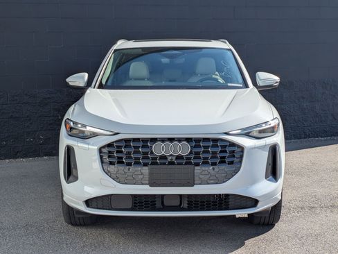 Certified 2025 Audi Q5 Premium Plus w/ Premium Plus AWD/4WD image 2