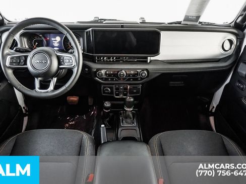 Used 2025 Jeep Wrangler Unlimited Sahara AWD/4WD image 24