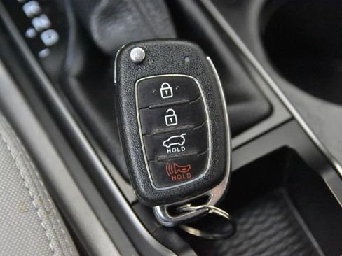 Used 2018 Hyundai Tucson SE image 19