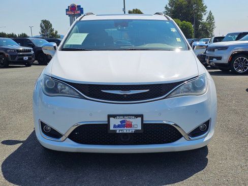 Used 2017 Chrysler Pacifica Limited FWD image 8