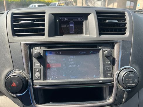 Used 2013 Toyota Highlander Plus AWD/4WD image 27