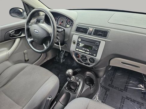 Used 2005 Ford Focus ZX5 Hatchback image 23
