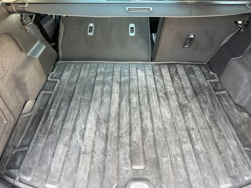 Used 2025 Land Rover Discovery Sport S image 17