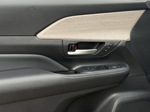 Used 2024 Toyota Grand Highlander Limited FWD image 26