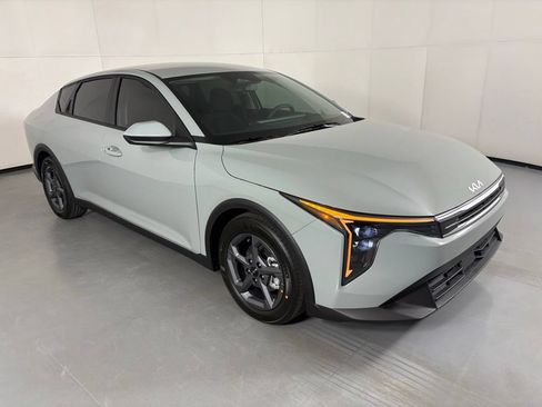 New 2026 Kia K4 FWD image 2