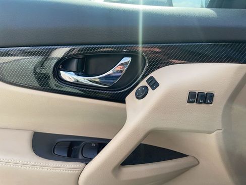 Used 2017 Nissan Rogue SL w/ SL Premium Package image 10