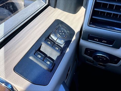 Used 2018 Ford F150 Lariat image 33