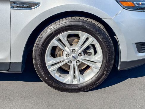 Used 2018 Ford Taurus SE image 9