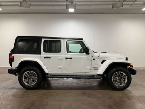 Used 2020 Jeep Wrangler Unlimited Sahara w/ LED Lighting Group AWD/4WD image 23