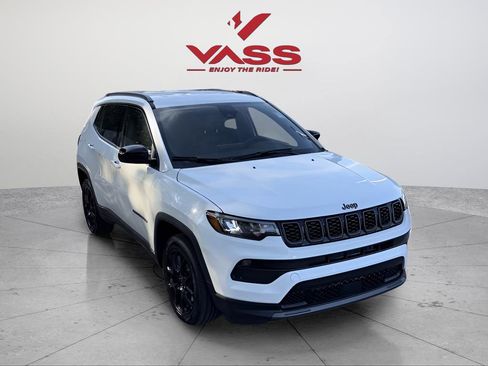 Used 2026 Jeep Compass Latitude w/ Quick Order Package 29K AWD/4WD image 3