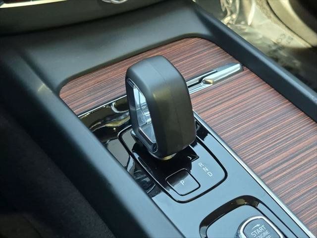 Certified 2024 Volvo XC60 B5 Plus AWD/4WD image 20