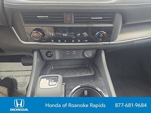 Used 2024 Nissan Rogue SV FWD image 19