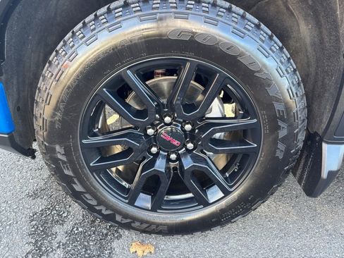 Used 2024 GMC Sierra 1500 Elevation w/ LPO, Elevation Black Package image 9