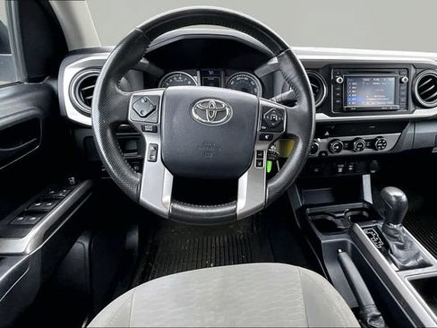 Used 2019 Toyota Tacoma SR5 AWD/4WD image 8
