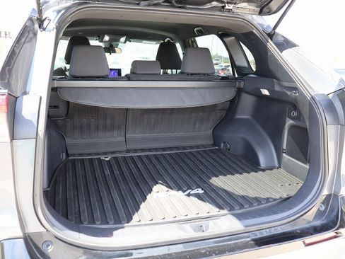 Used 2024 Toyota RAV4 SE image 15