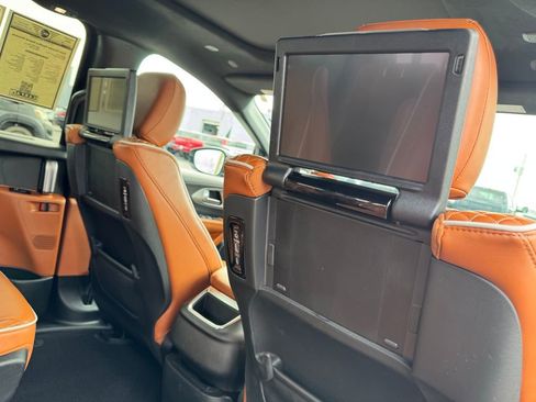 Used 2024 Chrysler Pacifica Pinnacle FWD image 15