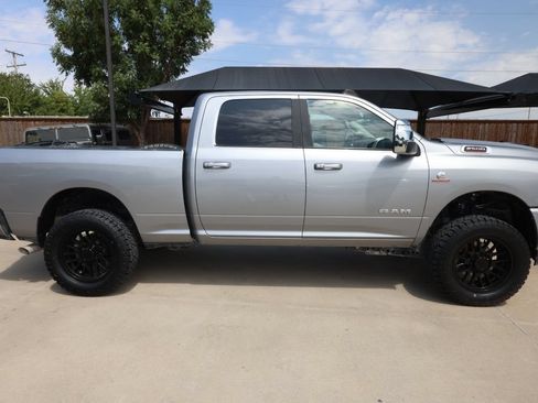 Used 2024 RAM 2500 Laramie AWD/4WD image 4