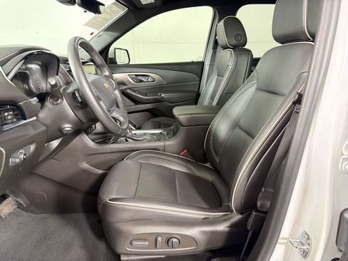 Used 2022 Chevrolet Traverse Premier FWD image 5