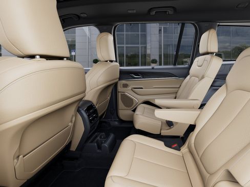 New 2026 Jeep Grand Cherokee L Limited w/ Luxury Tech Group II AWD/4WD image 23