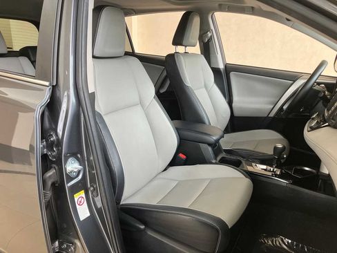 Used 2018 Toyota RAV4 Limited AWD/4WD image 22