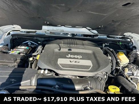 Used 2015 Jeep Wrangler Unlimited Sahara w/ Connectivity Group image 11