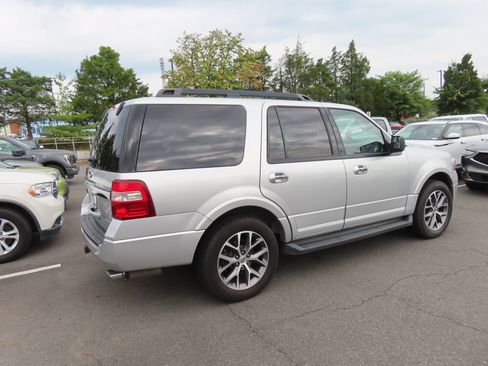 Used 2017 Ford Expedition XLT w/ Equipment Group 201A RWD image 5