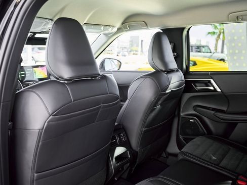 New 2026 Mitsubishi Outlander SE image 25