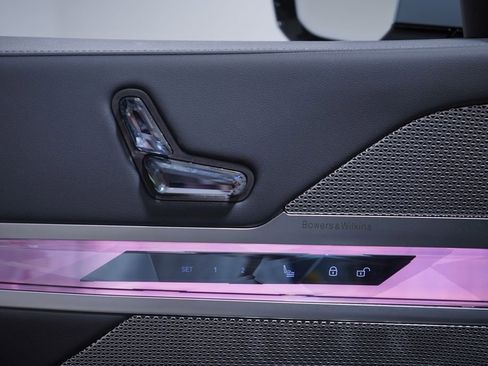 Used 2025 BMW i7 eDrive50 w/ M Sport Package image 18