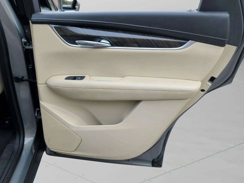 Used 2019 Cadillac XT5 Sport Utility 4D image 25