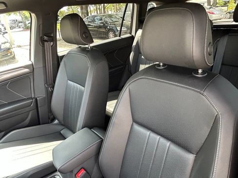 Certified 2023 Volkswagen Tiguan SE R-Line FWD image 18