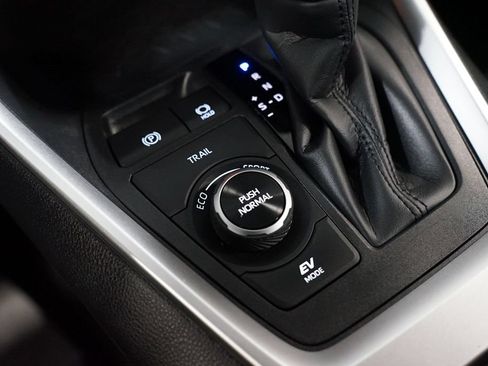 Certified 2025 Toyota RAV4 LE AWD/4WD image 22