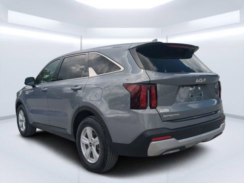 Used 2025 Kia Sorento LX FWD image 5